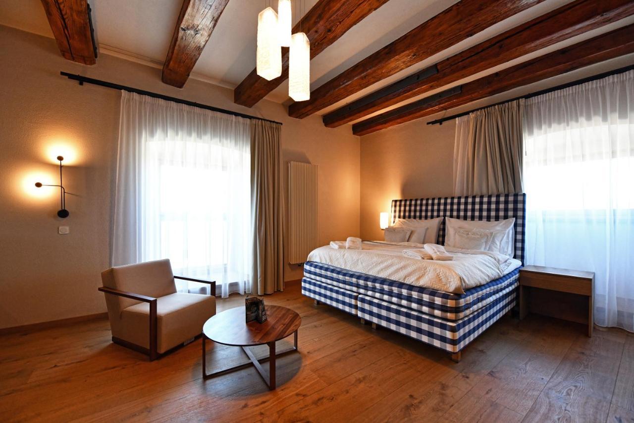 Lotrinsky Hotel Velké Pavlovice Buitenkant foto