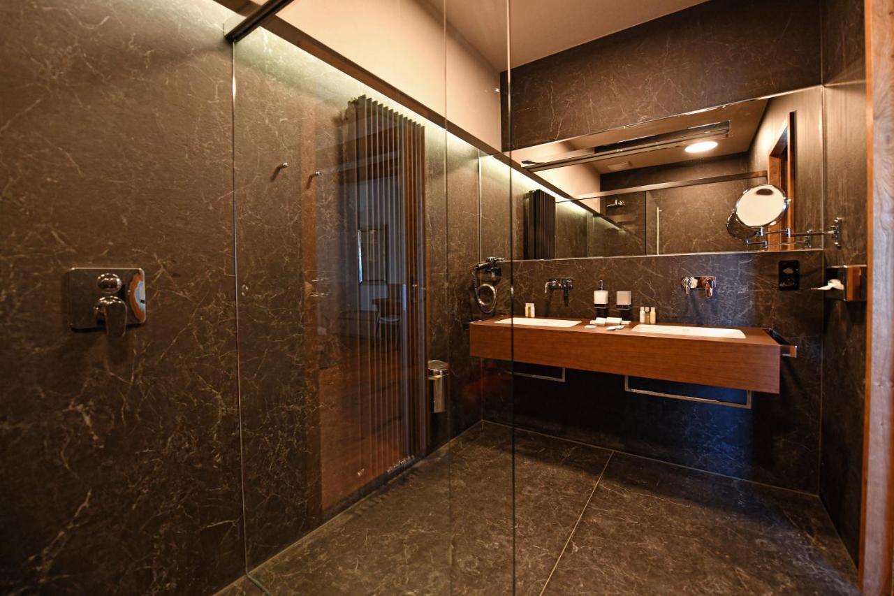 Lotrinsky Hotel Velké Pavlovice Buitenkant foto