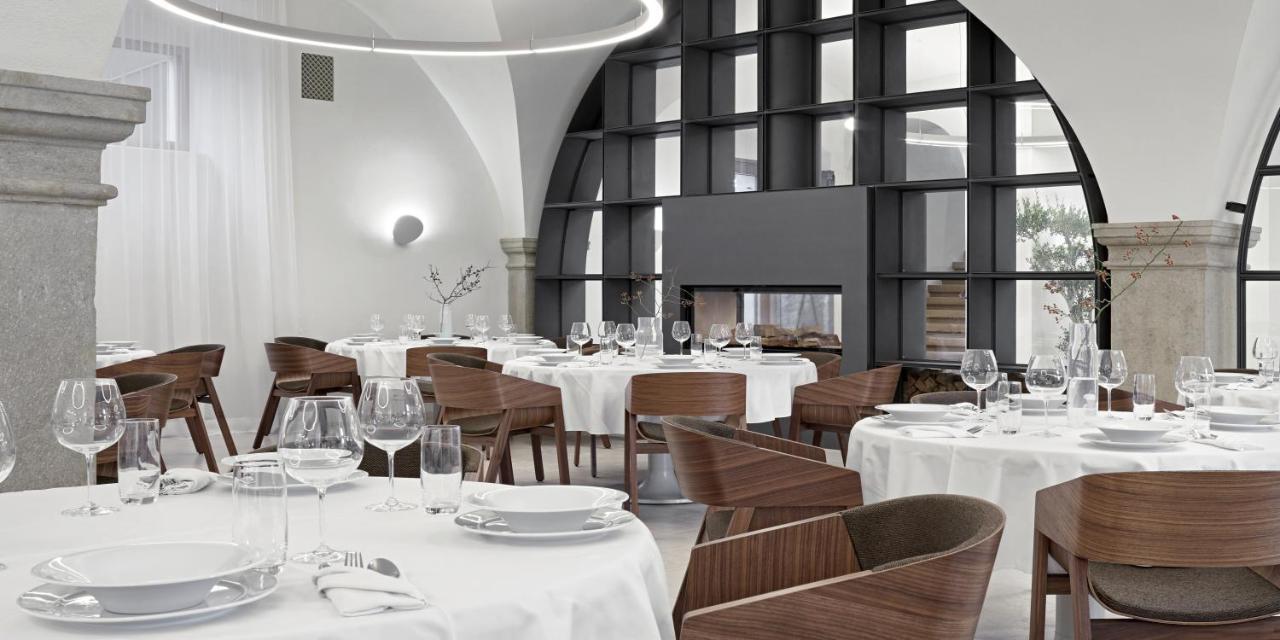Lotrinsky Hotel Velké Pavlovice Buitenkant foto