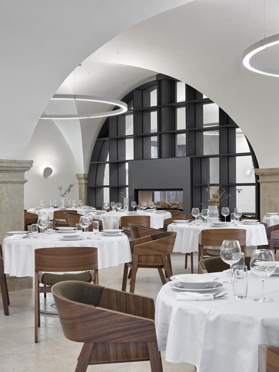 Lotrinsky Hotel Velké Pavlovice Buitenkant foto