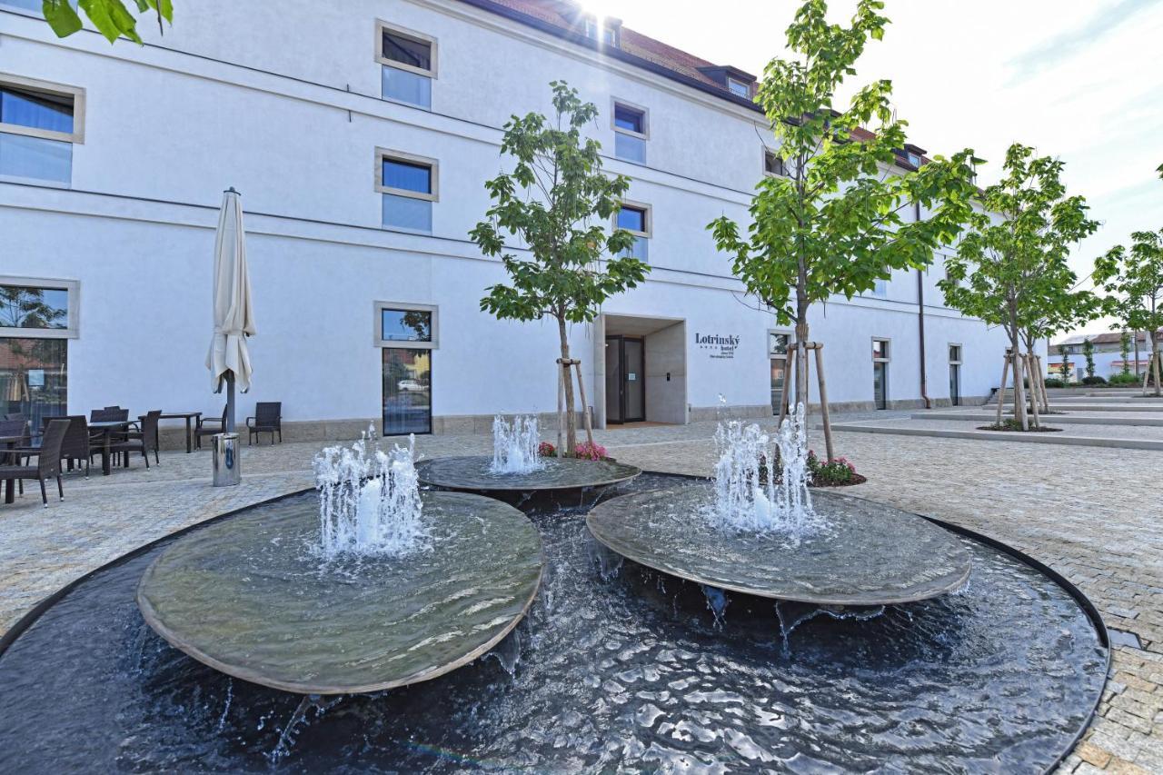 Lotrinsky Hotel Velké Pavlovice Buitenkant foto