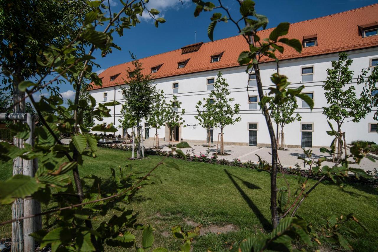 Lotrinsky Hotel Velké Pavlovice Buitenkant foto