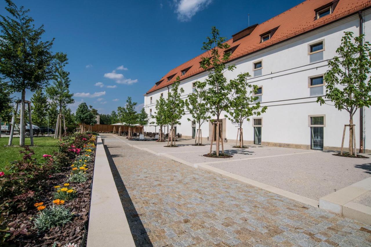 Lotrinsky Hotel Velké Pavlovice Buitenkant foto